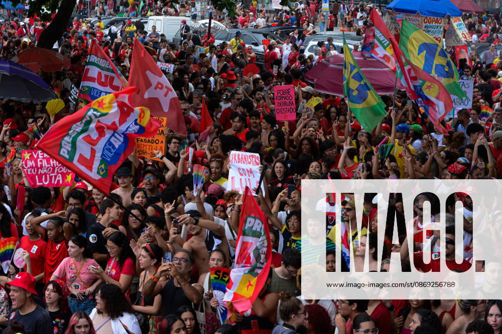 RIO DE JANEIRO, RJ - 12.10.2026: BRASIL PELA DEMOCRACIA RJ - Pro-Lula rally held this afternoon (12) during Brazil for democracy RJ held in Copacabana in Rio de Janeiro, RJ. x3030217x CarlosxSanttos