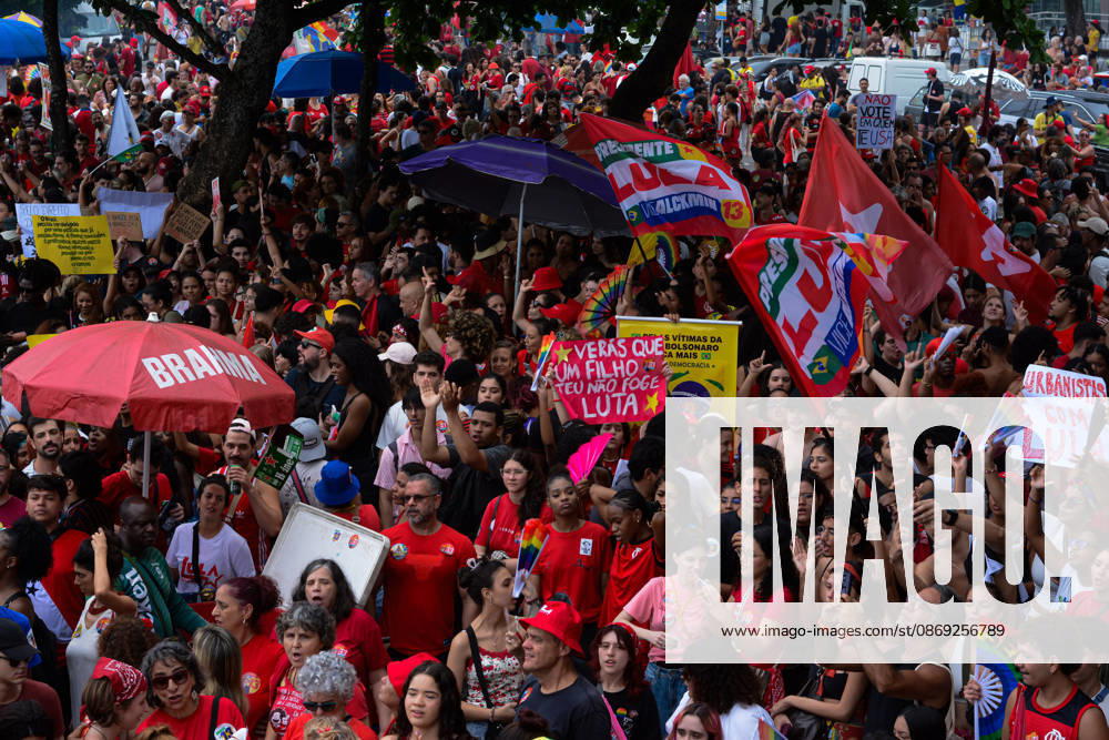 RIO DE JANEIRO, RJ - 12.10.2026: BRASIL PELA DEMOCRACIA RJ - Pro-Lula rally held this afternoon (12) during Brazil for democracy RJ held in Copacabana in Rio de Janeiro, RJ. x3030218x CarlosxSanttos