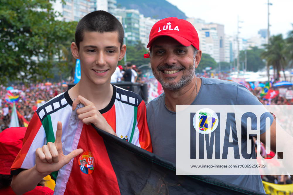 RIO DE JANEIRO, RJ - 12.10.2026: BRASIL PELA DEMOCRACIA RJ - Pro-Lula rally held this afternoon (12) during Brazil for democracy RJ held in Copacabana in Rio de Janeiro, RJ. x3030223x CarlosxSanttos