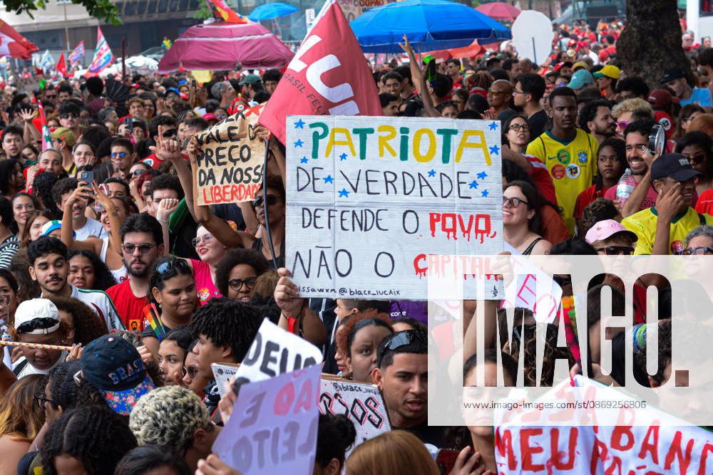 RIO DE JANEIRO, RJ - 12.10.2026: BRASIL PELA DEMOCRACIA RJ - Pro-Lula rally held this afternoon (12) during Brazil for democracy RJ held in Copacabana in Rio de Janeiro, RJ. x3030225x CarlosxSanttos