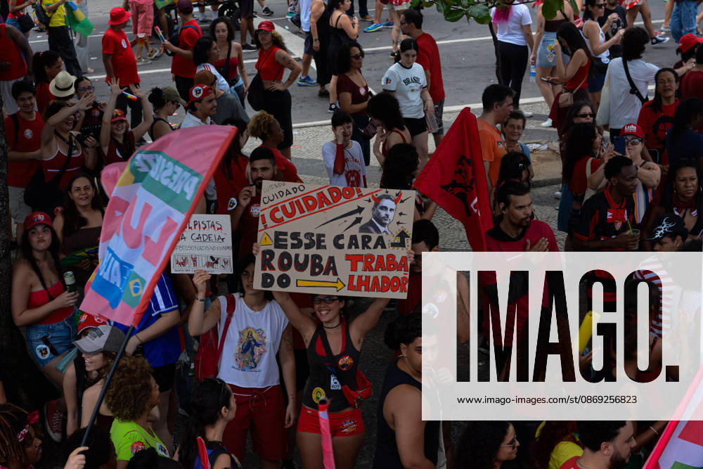 RIO DE JANEIRO, RJ - 12.10.2026: BRASIL PELA DEMOCRACIA RJ - Pro-Lula rally held this afternoon (12) during Brazil for democracy RJ held in Copacabana in Rio de Janeiro, RJ. x3030231x CarlosxSanttos