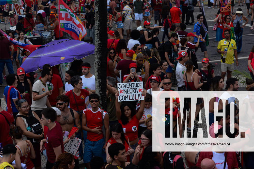 RIO DE JANEIRO, RJ - 12.10.2026: BRASIL PELA DEMOCRACIA RJ - Pro-Lula rally held this afternoon (12) during Brazil for democracy RJ held in Copacabana in Rio de Janeiro, RJ. x3030234x CarlosxSanttos