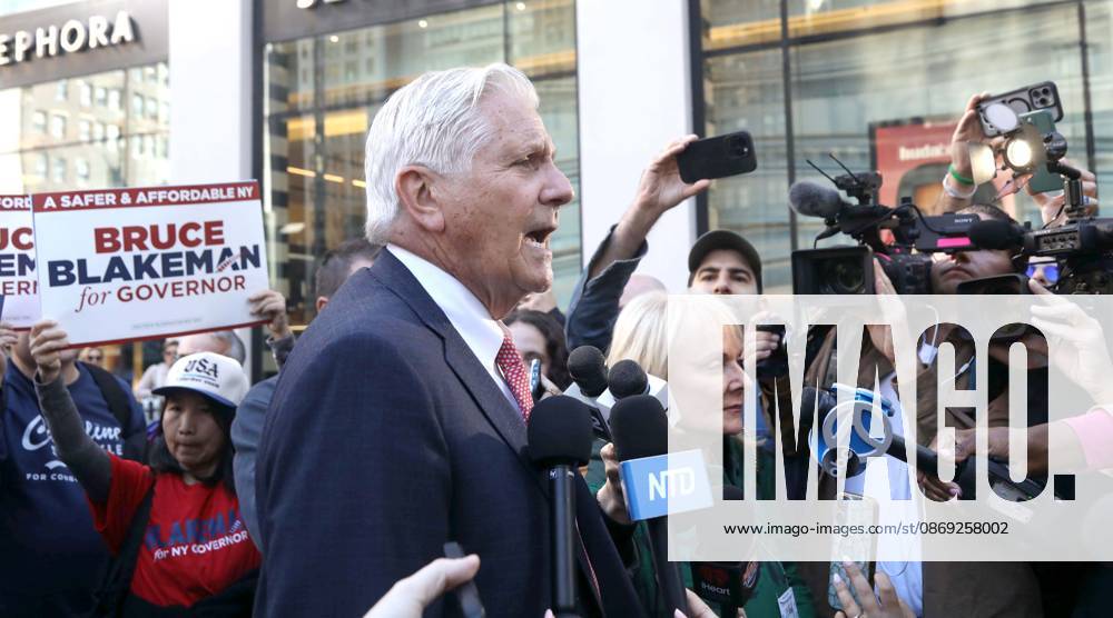 Republican candidate for New York Governor BRUCE BLAKEMAN speaks to the press during the 2026 Columbus Day Parade celebrating Italian-American heritage on 5th Avenue. New York USA - ZUMAk03_ 20261012_zaf_k03_009