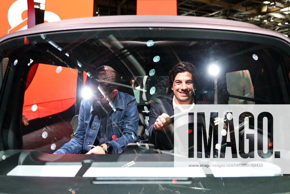 (261012) -- PARIS, Oct. 12, 2026 -- Visitors try out a vehicle on display at the Paris Motor Show in Paris, France, Oct. 12, 2026. The 2026 Paris Motor Show kicked off here on Monday. ) FRANCE-PARIS-MOTOR SHOW 2026 WuxHuiwo
