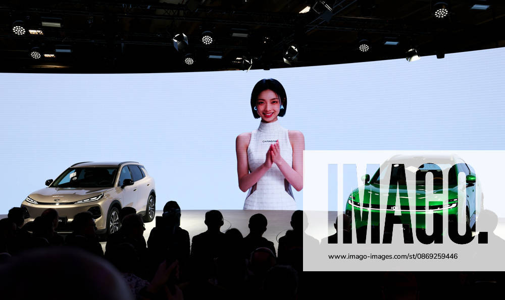 (261012) -- PARIS, Oct. 12, 2026 -- People attend a press conference held by Changan Automobile during the Paris Motor Show in Paris, France, Oct. 12, 2026. The 2026 Paris Motor Show kicked off here on Monday. ) FRANCE-PARIS-MOTOR SHOW 2026 WuxHuiwo