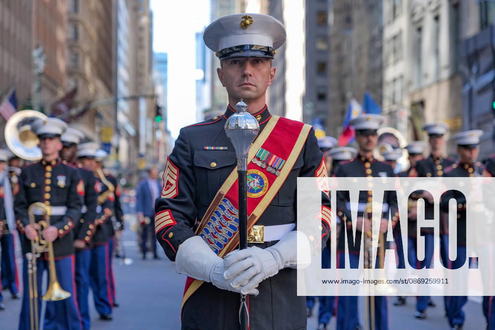 US Marine Corp Band at the 82nd annual Columbus Day Parade as it.made its way up Fifth Avenue bringing the excitement and spirit of Italian.American heritage to NYC. Floats, marching bands, italian music.and thousands of spectators celebrated the history, culture and.contributions of Italian Americans. New York USA - ZUMAh156 20261012_znp_h156_020