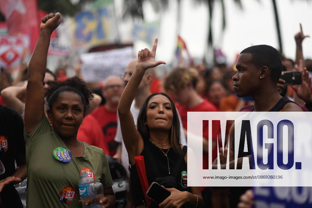 Supporters of Brazil s President Lula rally along Copacabana Beach RIO DE JANEIRO, BRAZIL - OCTOBER 12: Supporters of Brazilian President Luiz Inacio Lula da Silva gather along Avenida Atlantica at Copacabana Beach in Rio de Janeiro, Brazil, on October 12, 2026. The mass rally formed part of the Workers Party (PT) mobilization ahead of the high-stakes presidential runoff against Liberal Party (PL) candidate Senator Flavio Bolsonaro. Fabio Teixeira Anadolu Rio de Janeiro Brazil. Editorial use only. Please get in touch for any other usage.
