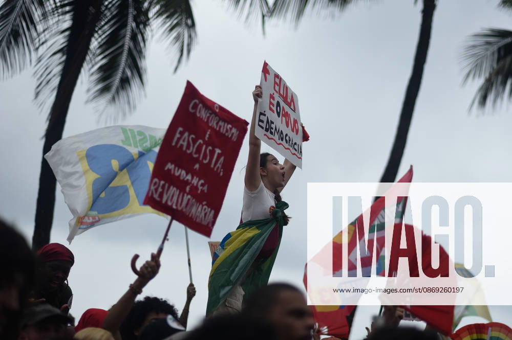Supporters of Brazil s President Lula rally along Copacabana Beach RIO DE JANEIRO, BRAZIL - OCTOBER 12: Supporters of Brazilian President Luiz Inacio Lula da Silva gather along Avenida Atlantica at Copacabana Beach in Rio de Janeiro, Brazil, on October 12, 2026. The mass rally formed part of the Workers Party (PT) mobilization ahead of the high-stakes presidential runoff against Liberal Party (PL) candidate Senator Flavio Bolsonaro. Fabio Teixeira Anadolu Rio de Janeiro Brazil. Editorial use only. Please get in touch for any other usage.