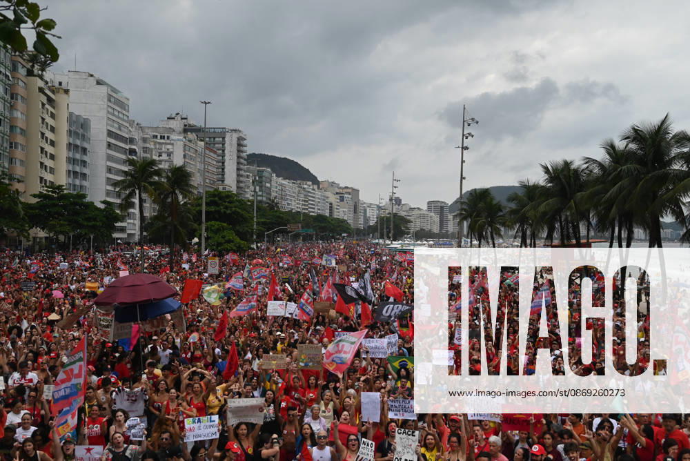 Supporters of Brazil s President Lula rally along Copacabana Beach RIO DE JANEIRO, BRAZIL - OCTOBER 12: Supporters of Brazilian President Luiz Inacio Lula da Silva gather along Avenida Atlantica at Copacabana Beach in Rio de Janeiro, Brazil, on October 12, 2026. The mass rally formed part of the Workers Party (PT) mobilization ahead of the high-stakes presidential runoff against Liberal Party (PL) candidate Senator Flavio Bolsonaro. Fabio Teixeira Anadolu Rio de Janeiro Brazil. Editorial use only. Please get in touch for any other usage.