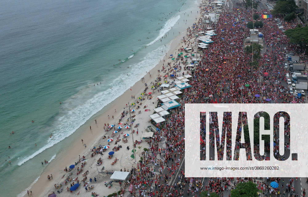 Supporters of Brazil s President Lula rally along Copacabana Beach RIO DE JANEIRO, BRAZIL - OCTOBER 12: Supporters of Brazilian President Luiz Inacio Lula da Silva gather along Avenida Atlantica at Copacabana Beach in Rio de Janeiro, Brazil, on October 12, 2026. The mass rally formed part of the Workers Party (PT) mobilization ahead of the high-stakes presidential runoff against Liberal Party (PL) candidate Senator Flavio Bolsonaro. Fabio Teixeira Anadolu Rio de Janeiro Brazil. Editorial use only. Please get in touch for any other usage.