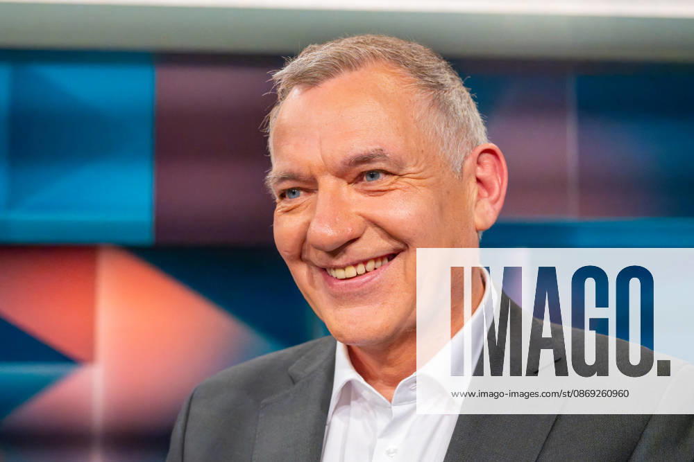 Hart aber Fair from Cologne on October 12, 2026. Pictured: Jan van Aken, a member of the Bundestag for The Left. Bärbel Bas has resigned as Minister of Labor and SPD chairwoman. Was she treated inhumanely? The political center in Germany is being hollowed out. The CDU a
