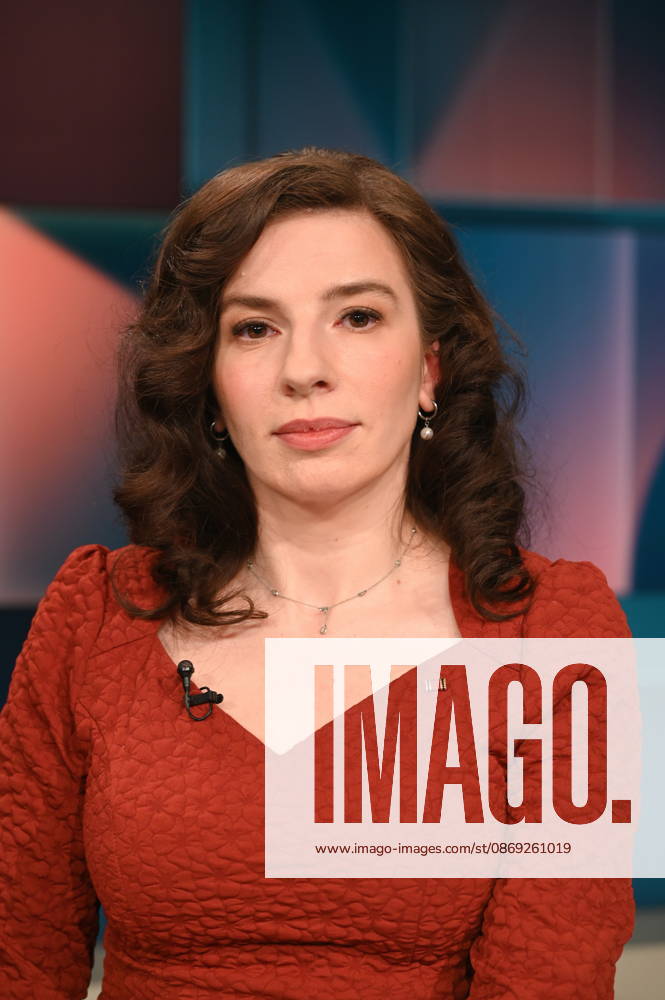 Journalist and author Marina Weisband appeared as a guest on the ARD talk show *Hart aber Fair* to discuss the topic Strong Extremes, Weak Center: Will It Stay This Way?