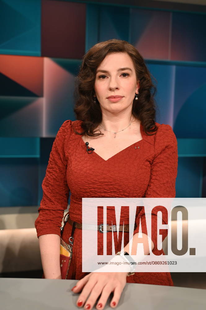Journalist and author Marina Weisband appeared as a guest on the ARD talk show *Hart aber Fair* to discuss the topic Strong Extremes, Weak Center: Will It Stay This Way?