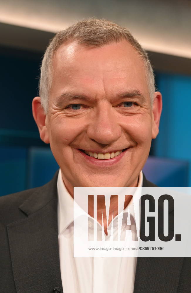 Politician Jan van Aken, DIE LINKE, Member of the Bundestag, party chair from 2024 to 2026, appeared as a guest on the ARD talk show *Hart aber Fair* to discuss the topic Strong Extremes, Weak Center: Will It Stay This Way?