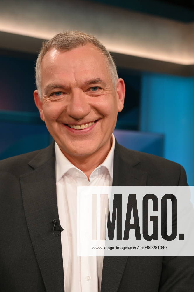 Politician Jan van Aken, DIE LINKE, Member of the Bundestag, party chair from 2024 to 2026, appeared as a guest on the ARD talk show *Hart aber Fair* to discuss the topic Strong Extremes, Weak Center: Will It Stay This Way?