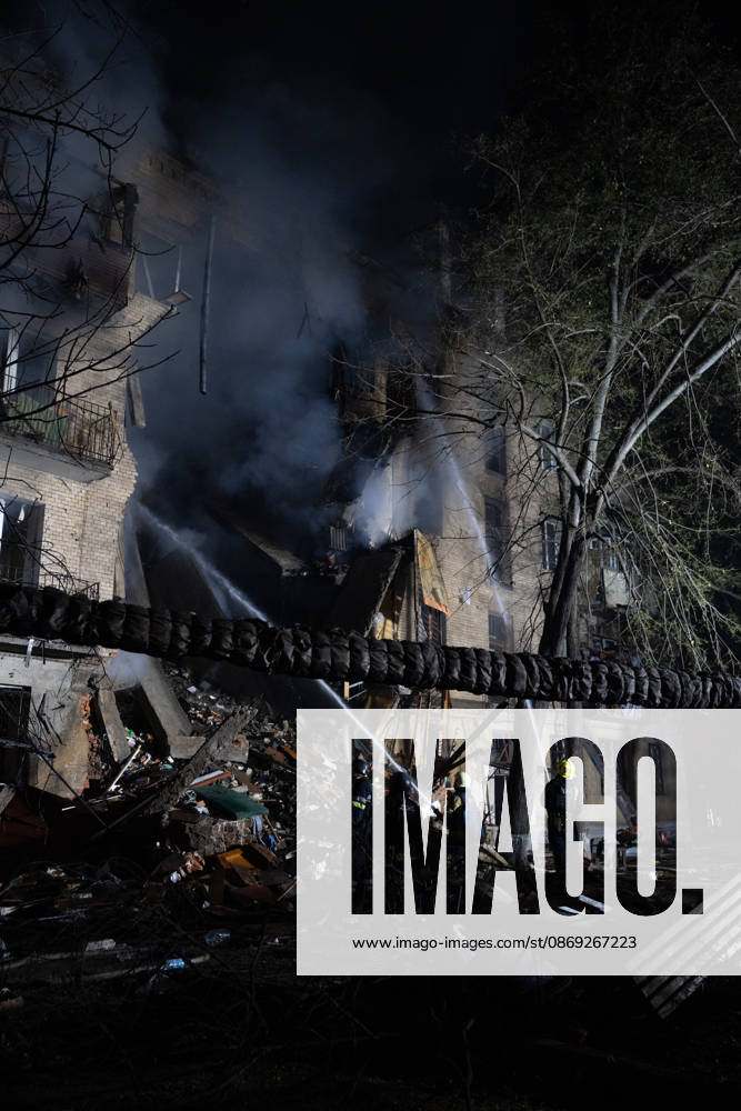 Local rescue workers and volunteers clear rubble following a Russian Missile attack on a residential area that killed multiple people in Kharkiv, Ukraine. Emergency crews search through the heavily damaged building and collapsed sections of the building for survivors and the remains of those killed in the attack. Kharkiv Ukraine - ZUMAm350 20261012_zip_m350_008