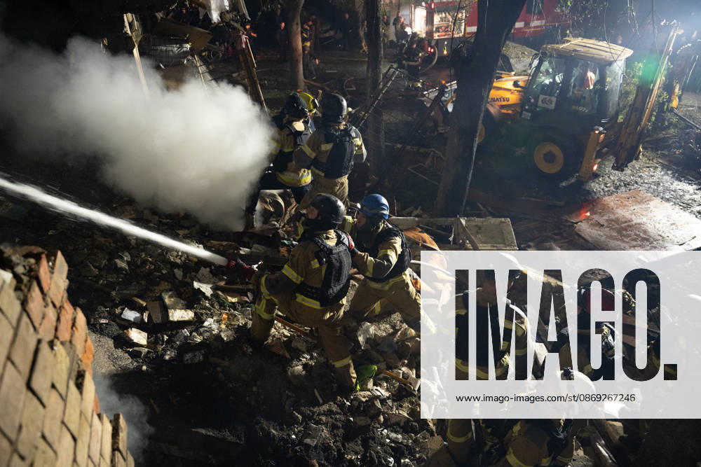Local rescue workers and volunteers clear rubble following a Russian Missile attack on a residential area that killed multiple people in Kharkiv, Ukraine. Emergency crews search through the heavily damaged building and collapsed sections of the building for survivors and the remains of those killed in the attack. Kharkiv Ukraine - ZUMAm350 20261012_zip_m350_015