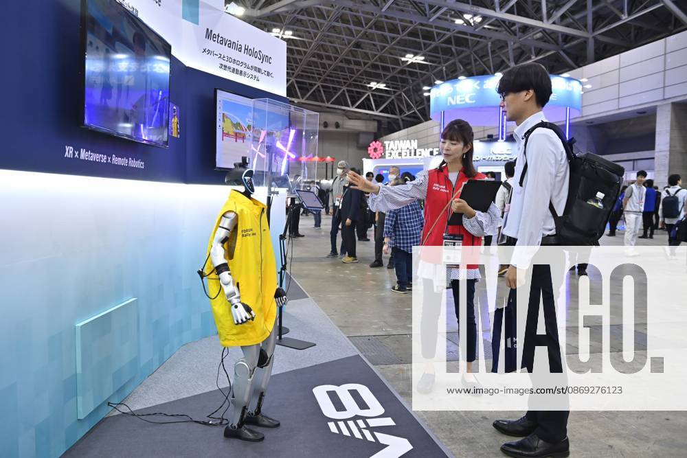 Japan showcases emerging technologies at CEATEC 2026 CHIBA, JAPAN - OCTOBER 13: Visitors interact with a robot exhibits during CEATEC 2026 at Makuhari Messe in Chiba, Japan, October 13, 2026. The event highlights advances in digital innovation and technologies aimed at transforming industries and everyday life. David Mareuil Anadolu Chiba Japan. Editorial use only. Please get in touch for any other usage.