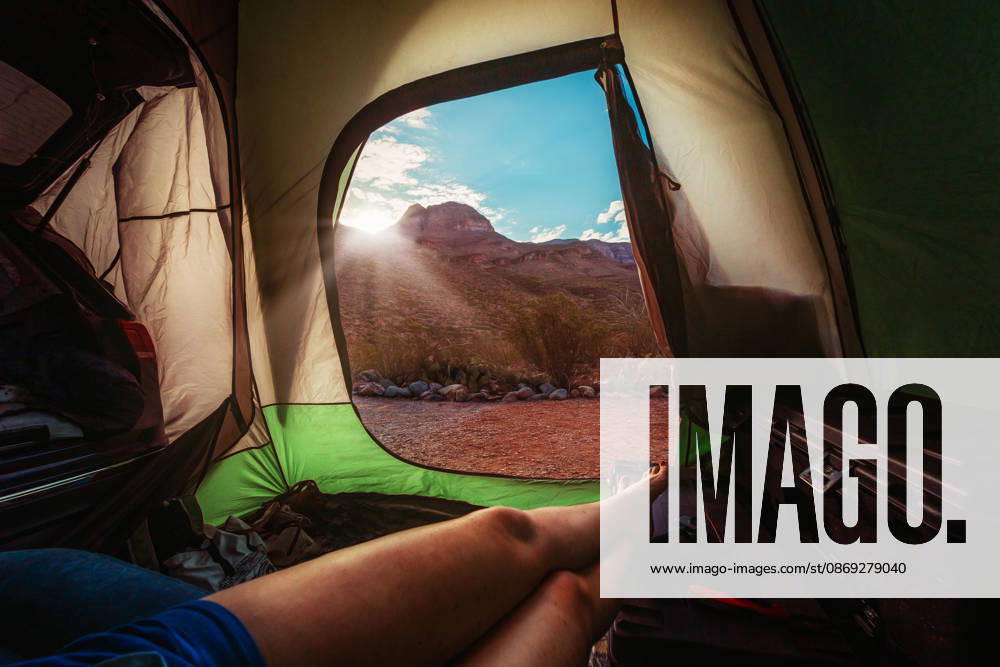 Relaxing inside a tent with a desert mountain view Alamogordo, New Mexico, United States CR_KRRY261009-2124147-01 ,model released, Symbolfoto ,property released