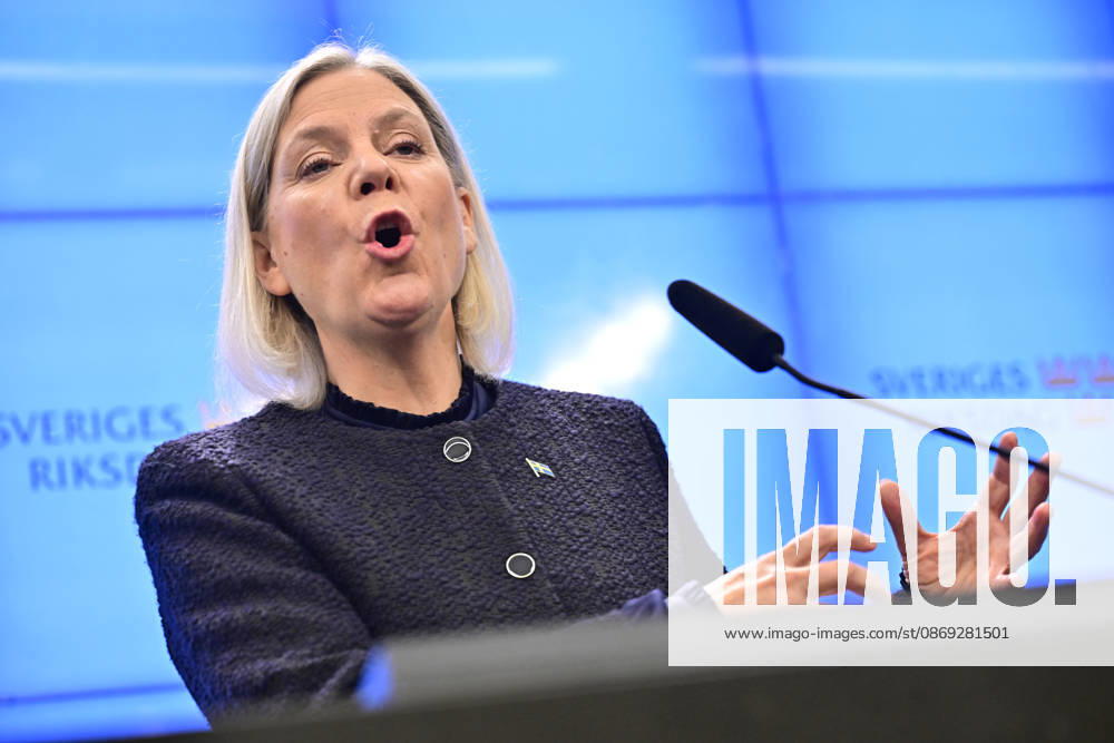 STOCKHOLM, SWEDEN 20261013 Social Democratic Party leader Magdalena Andersson holds a press conference after her meeting with the Speaker of the Riksdag regarding her exploratory mandate STOCKHOLM, SWEDEN