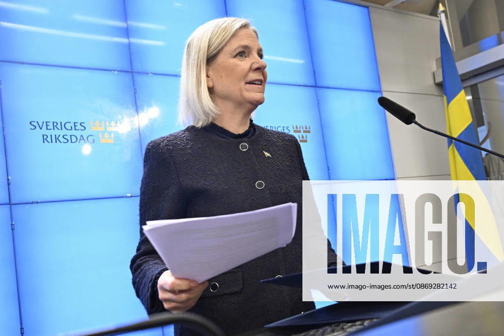 STOCKHOLM, SWEDEN 20261013 Social Democratic Party leader Magdalena Andersson holds a press conference after her meeting with the Speaker of the Riksdag regarding her exploratory mandate STOCKHOLM, SWEDEN