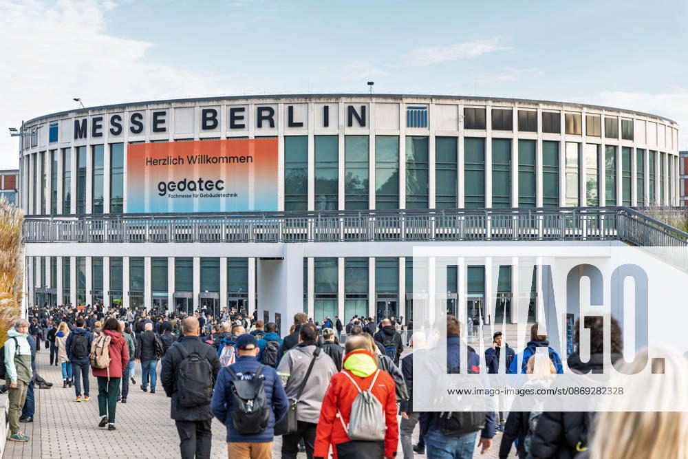Berlin, October 13, 2026—Numerous visitors are streaming toward the South Entrance of Messe Be