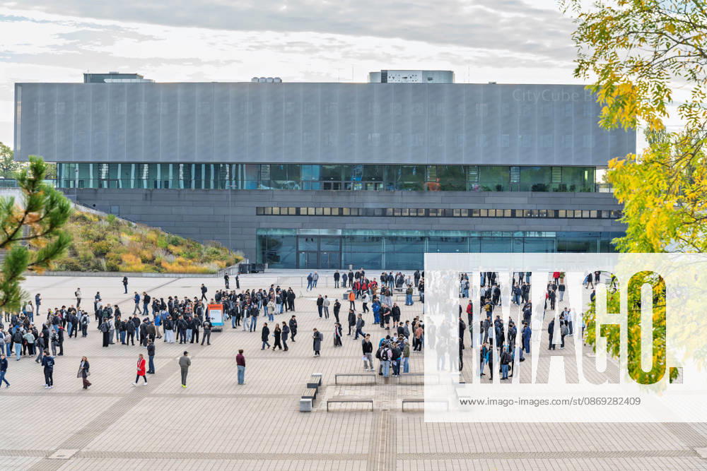 Berlin, October 13, 2026. Trade show visitors are gathering on the spacious plaza in front of the CityCube Berlin on Messedamm. Opened in 2014, Messe Berlin’s multifunctional convention and exhibition center stands on the site of the former Deutschlandhal