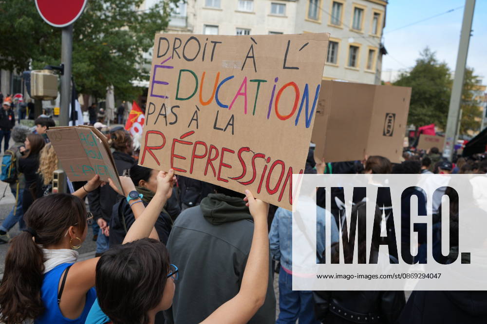 Students protest in Saint-Etienne, France SAINT-ETIENNE, FRANCE - OCTOBER 13: Thousands of people, carrying placards, march during a demonstration called by education unions and high school representatives amid the third teachers strike in two weeks in Saint-Etienne, France, on October 13, 2026. According to the prefecture, around 2,000 people took part in the march, while unions estimated the turnout at at least 4,000. A student delegation was due to meet with the prefect, while high school students called for another day of action on October 17. Stringer Anadolu Saint-Etienne France. Editorial use only. Please get in touch for any other usage.