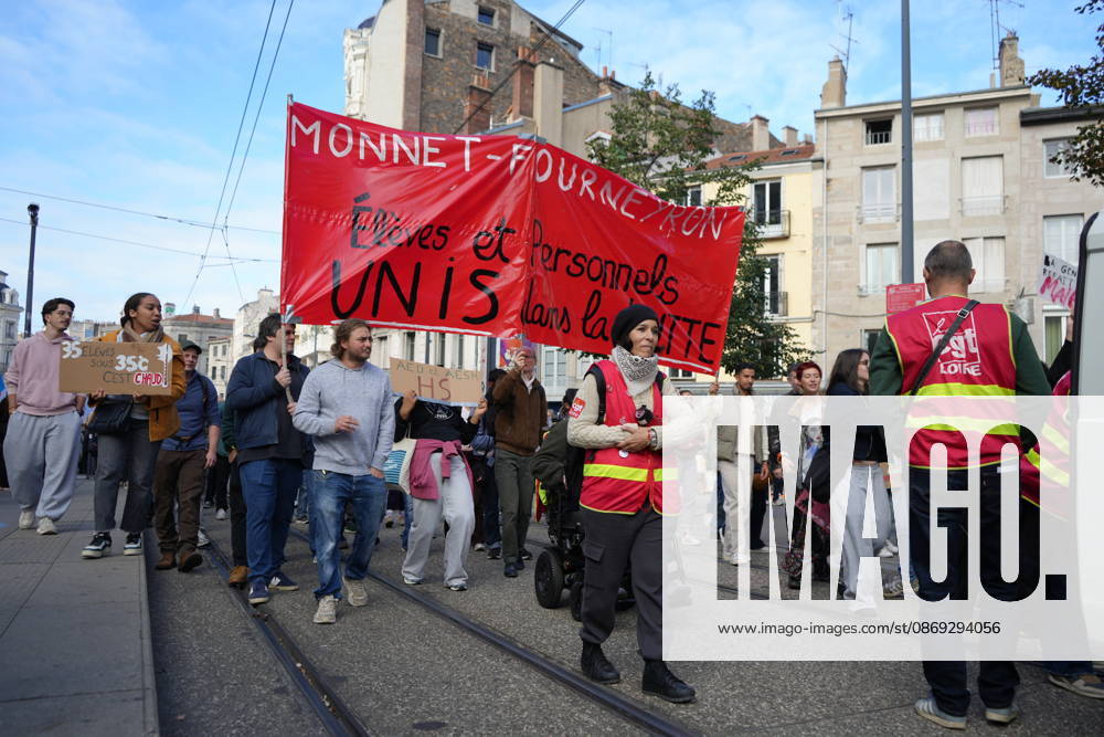 Students protest in Saint-Etienne, France SAINT-ETIENNE, FRANCE - OCTOBER 13: Thousands of people, carrying placards, march during a demonstration called by education unions and high school representatives amid the third teachers strike in two weeks in Saint-Etienne, France, on October 13, 2026. According to the prefecture, around 2,000 people took part in the march, while unions estimated the turnout at at least 4,000. A student delegation was due to meet with the prefect, while high school students called for another day of action on October 17. Stringer Anadolu Saint-Etienne France. Editorial use only. Please get in touch for any other usage.