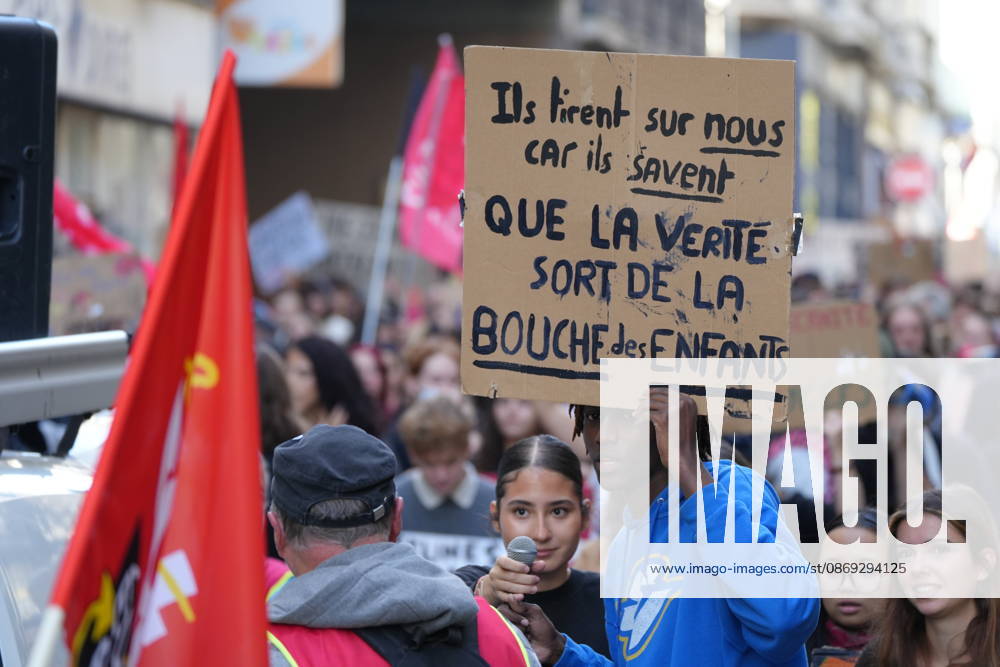 Students protest in Saint-Etienne, France SAINT-ETIENNE, FRANCE - OCTOBER 13: Thousands of people, carrying placards, march during a demonstration called by education unions and high school representatives amid the third teachers strike in two weeks in Saint-Etienne, France, on October 13, 2026. According to the prefecture, around 2,000 people took part in the march, while unions estimated the turnout at at least 4,000. A student delegation was due to meet with the prefect, while high school students called for another day of action on October 17. Stringer Anadolu Saint-Etienne France. Editorial use only. Please get in touch for any other usage.