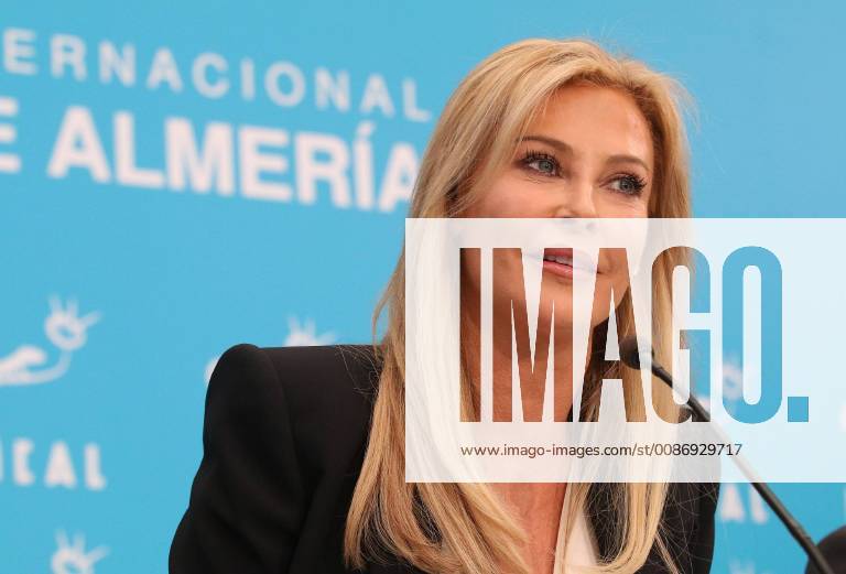 Pie de Foto: En Almeria, rueda de prensa del homenaje a Alison Doody, actriz de Indiana Jones en el 30 aniversario de la pelicula. Acto de entrega de la estrella en el Paseo de la Fama. Noticia Asociada: 21 noviembre 2018 21 11 2018 Alison Doody star ceremony on the Almeria Walk of Fame Star RafaelxGonzalez 21 noviembre 2018