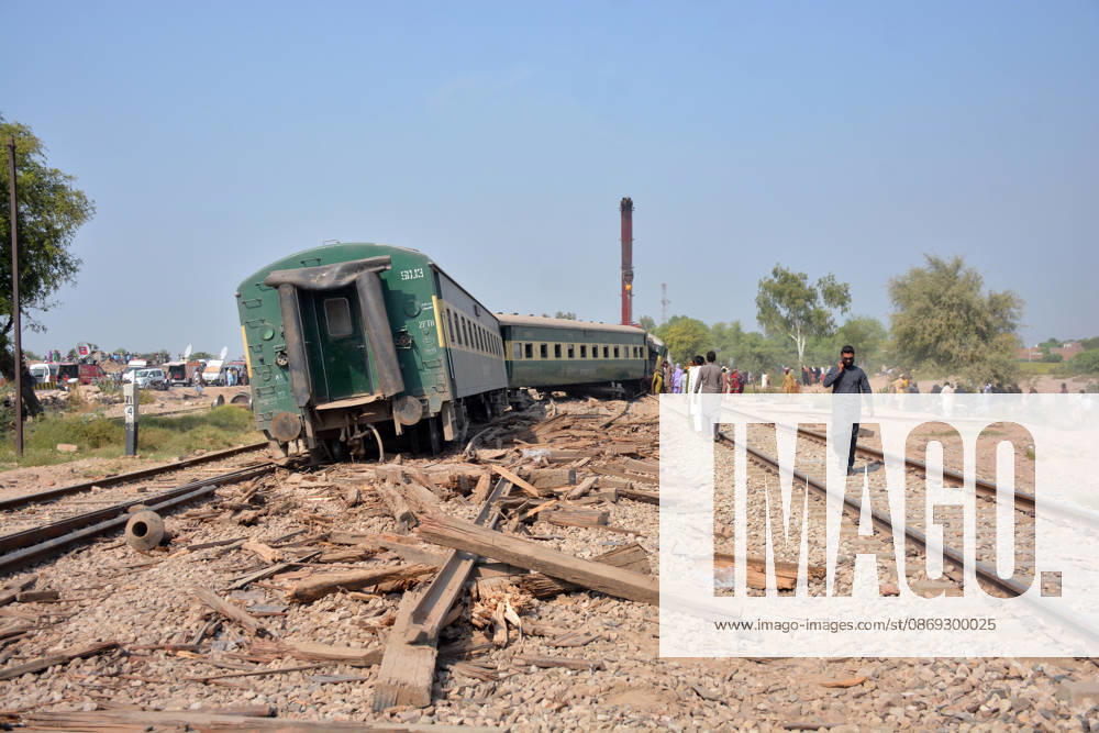 7 killed, 40 injured as passenger train derails in Pakistan MULTAN, PAKISTAN - OCTOBER 13: Rescue workers search for victims following the derailment of the Rehman Baba Express passenger train on the outskirts of Multan, Pakistan, on October 13, 2026. At least seven people were killed and 40 others injured when a passenger train derailed in Pakistan s eastern Punjab province early Tuesday, local media reported. Muhammad Reza Anadolu Multan Pakistan. Editorial use only. Please get in touch for any other usage.