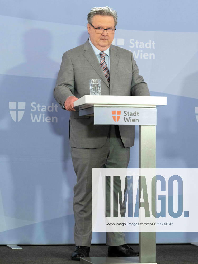 Press Conference by the Mayor of Vienna and Governor Michael Ludwig (SPÖ) on October 13, 2026, regarding ME CFS and post-acute infection syndromes—research and care—at City Hall in Vienna, Vienna, Austria