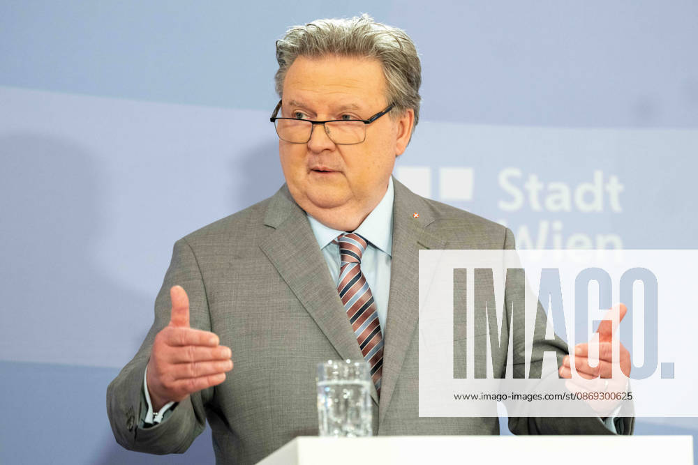 Press Conference by the Mayor—Vienna Mayor and State Governor Michael Ludwig (SPÖ)—on October 13, 2026, during a press conference on ME CFS and post-acute infection syndromes: research and care, held at City Hall in Vienna, Vienna, Austria