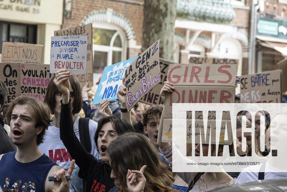 High School Students Protest Education Budget Cuts In Lille - France Protesters seen holding placards as they march through the streets during the demonstration. Thousands of high school students and protesters are marching through the streets to protest against budget cuts affecting high schools and the entire national education system in Lille on 13 October 2026. Photo by Sebastien Courdji ABACAPRESS Lille Hauts-de-France France