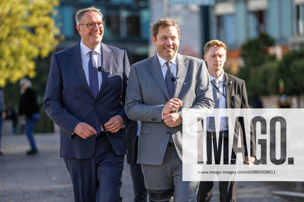 Alexander Schweitzer (SPD), Federal Minister of Labor and Social Affairs-designate, and Lars Klingbeil (SPD), Federal Minister of Finance, during a press statement; Alexander Schweitzer (SPD), Federal Minister of Labor and Social Affairs-designate, and Lars Klingbeil (SPD), Federal Minister of Finance, during a press statement in front of the Bundestag on Oc