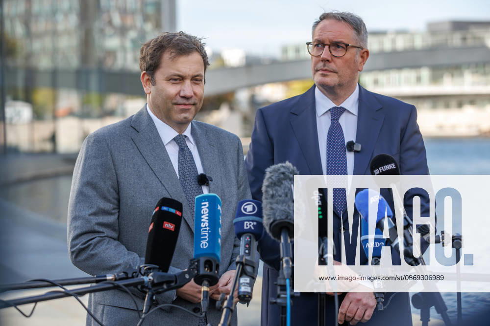 Alexander Schweitzer (SPD), Federal Minister of Labor and Social Affairs-designate, and Lars Klingbeil (SPD), Federal Minister of Finance, during a press statement; Alexander Schweitzer (SPD), Federal Minister of Labor and Social Affairs-designate, and Lars Klingbeil (SPD), Federal Minister of Finance, during a press statement in front of the Bundestag on Oc
