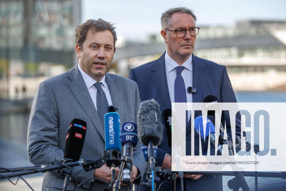 Alexander Schweitzer (SPD), Federal Minister of Labor and Social Affairs-designate, and Lars Klingbeil (SPD), Federal Minister of Finance, during a press statement; Alexander Schweitzer (SPD), Federal Minister of Labor and Social Affairs-designate, and Lars Klingbeil (SPD), Federal Minister of Finance, during a press statement in front of the Bundestag on Oc