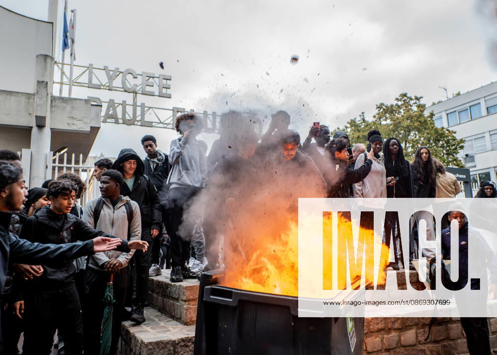 Sudent protesters at Paul-Eluard High School in Saint-Denis. The high school is at the center of the news as part of the fifth round of national student protests. The renowned Swedish environmental activist Greta Thunberg visited the High School in Saint-Denis this morning to offer her direct support to the protesting students. She denounced police violence against the young demonstrators. Saint-Denis France - ZUMAs287 20261013_zip_s287_014