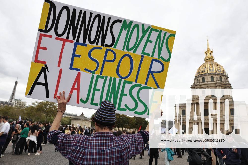 HIGH SCHOOL STUDENTS PROTEST PHOTOPQR LE PARISIEN LP Fred Dugit staff Paris October 13, 2026 Paris, October 13, 2026 Another day of high school student protests, known as Act 5. Demonstration between Place d’Italie (13th arrondissement) and Les Invalides (7th arrondissement). LP Fred Dugit Students are demonstrating across the country to protest against school funding and study conditions on October 13, 2026 Local Caption Paris 75 France