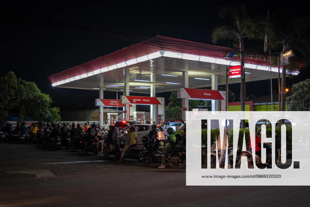 The Bali Island - Fuel Crisis - Transportation People wait in long lines for fuel at a PT. Pertamina gas station in Denpasar, Bali, Indonesia, on October 13, 2026. Gasoline shortages have caused lines to form throughout the day, potentially disrupting transportation and the economy on the island, a known tourist destination. Denpasar Indonesia