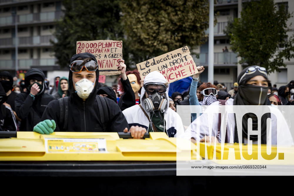 Thousands join fresh student protests across France as education disruptions spread STRASBOURG, FRANCE - OCTOBER 13: High school students stage further school blockades in Alsace on October 13, 2026, ahead of planned rallies in Strasbourg and Mulhouse, France. The mobilization reflects growing anger among students over education issues. Sathiri Kelpa Anadolu Strasbourg France. Editorial use only. Please get in touch for any other usage.