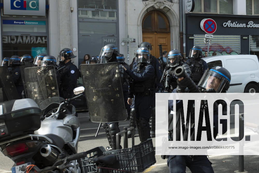 Student protest continues in Lyon LYON, FRANCE - OCTOBER 13: Police take security measures as students march during a demonstration over education funding in Lyon, France on October 13, 2026. Thousands of students and educational staff marched across the city as part of a nationwide day of strikes and school blockades demanding increased resources and structural reforms in national education. Laurent Vlad Anadolu Lyon France. Editorial use only. Please get in touch for any other usage.