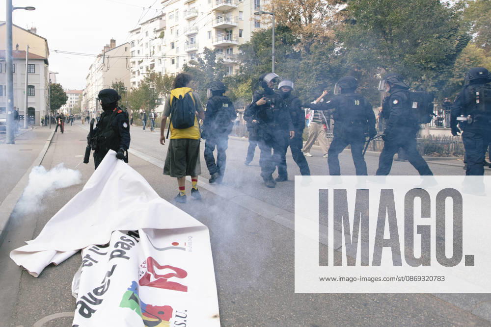 Student protest continues in Lyon LYON, FRANCE - OCTOBER 13: Police take security measures as students march during a demonstration over education funding in Lyon, France on October 13, 2026. Thousands of students and educational staff marched across the city as part of a nationwide day of strikes and school blockades demanding increased resources and structural reforms in national education. Laurent Vlad Anadolu Lyon France. Editorial use only. Please get in touch for any other usage.
