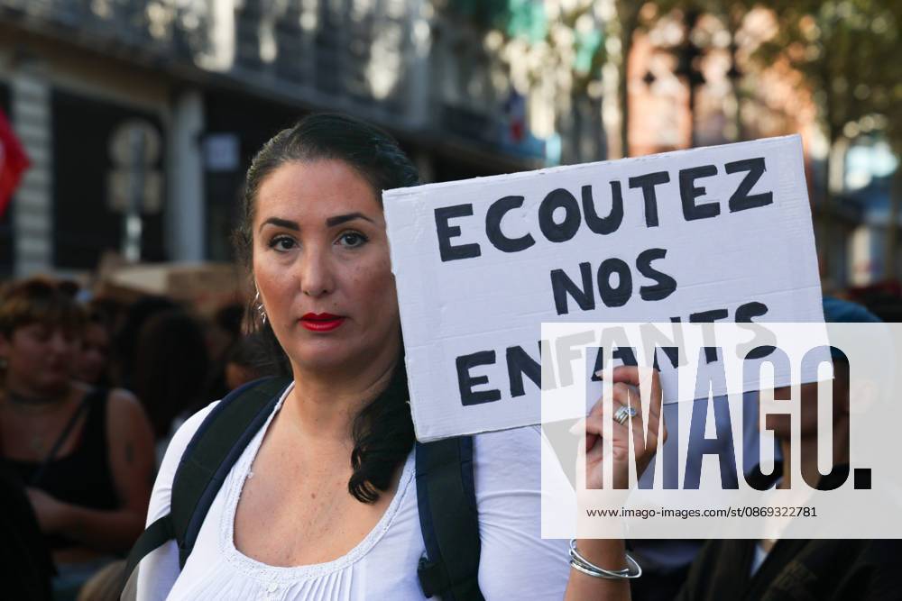 High school students protest in Marseille on October 13, 2026 PHOTOPQR LA PROVENCE Gilles BADER Marseille 10 13 2026 High school students protest in Marseille on October 13, 2026 France Fires have broken out at several schools in France, as students protest by blocking access to educational institutions nationwide over school funding and learning conditions. Marseille, Bdr, France