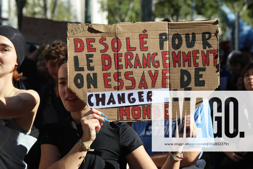 High school students protest in Marseille on October 13, 2026 PHOTOPQR LA PROVENCE Gilles BADER Marseille 10 13 2026 High school students protest in Marseille on October 13, 2026 France Fires have broken out at several schools in France, as students protest by blocking access to educational institutions nationwide over school funding and learning conditions. Marseille, Bdr, France