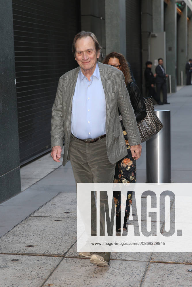 TOMMY LEE JONES arrives at ABC Studios in New York for Ã¢â‚¬ËœLive With Kelly And MarkÃ¢ New York USA - ZUMAh16_ 20261013_zaf_h16_045