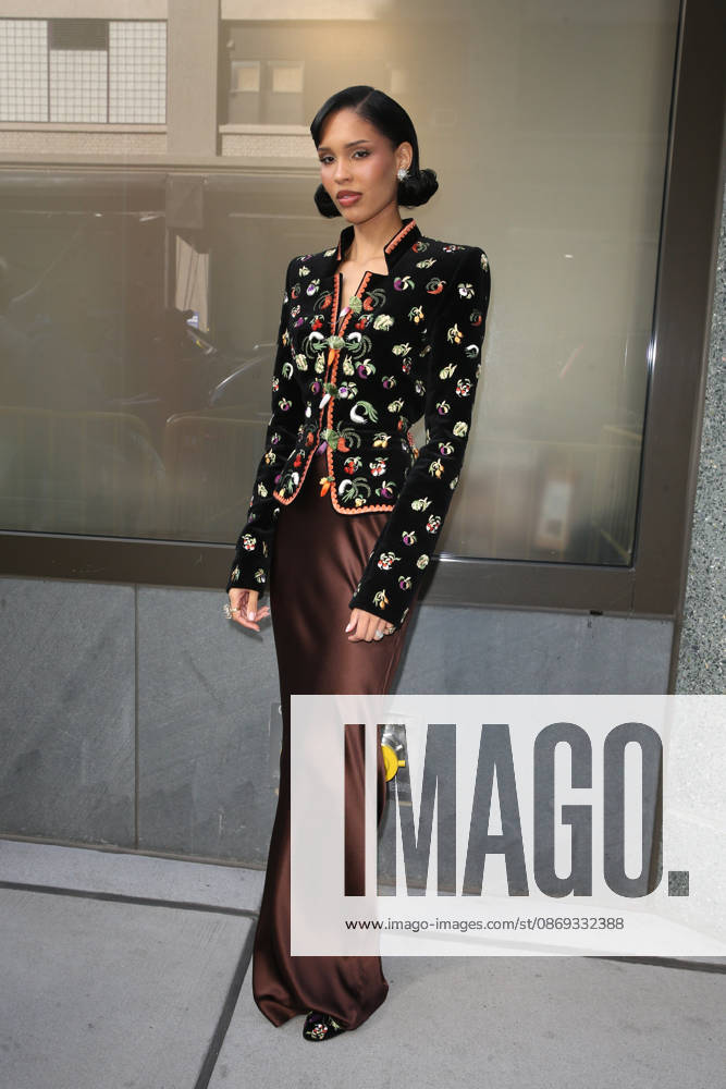 NARA SMITH at ABC Studios in New York City New York USA - ZUMAh16_ 20261013_zaf_h16_085