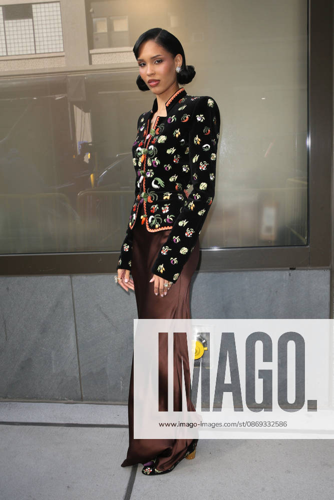NARA SMITH at ABC Studios in New York City New York USA - ZUMAh16_ 20261013_zaf_h16_089