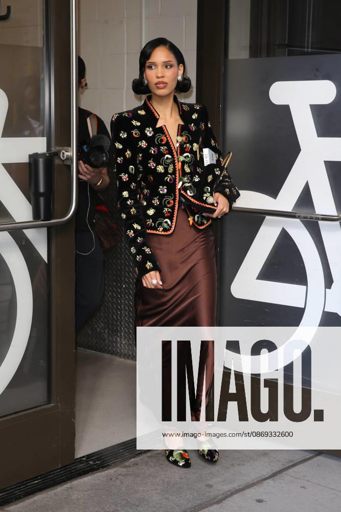 NARA SMITH at ABC Studios in New York City New York USA - ZUMAh16_ 20261013_zaf_h16_115
